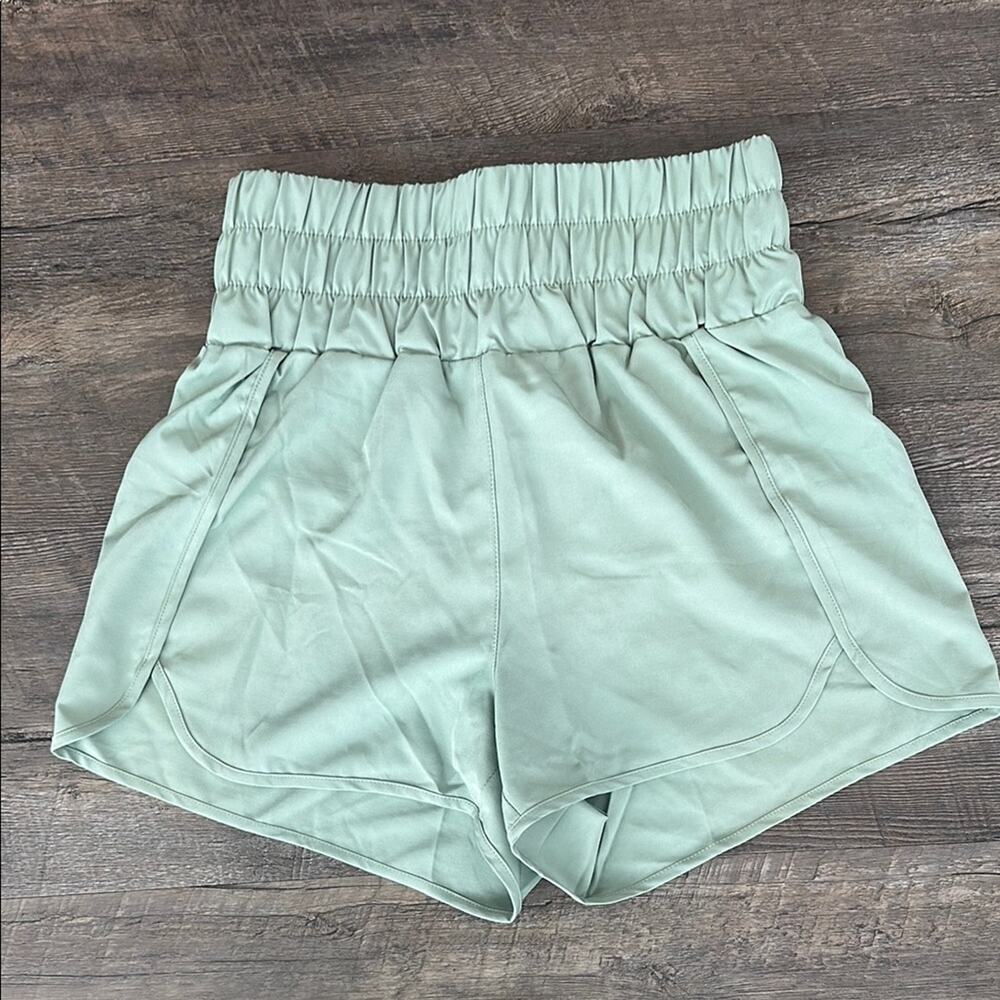 New In‎ Large Sage Green Active Stretch Short